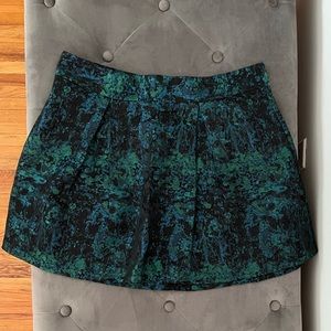 Banana Republic pleated skirt with zipper, and lining. Blue, green, black
